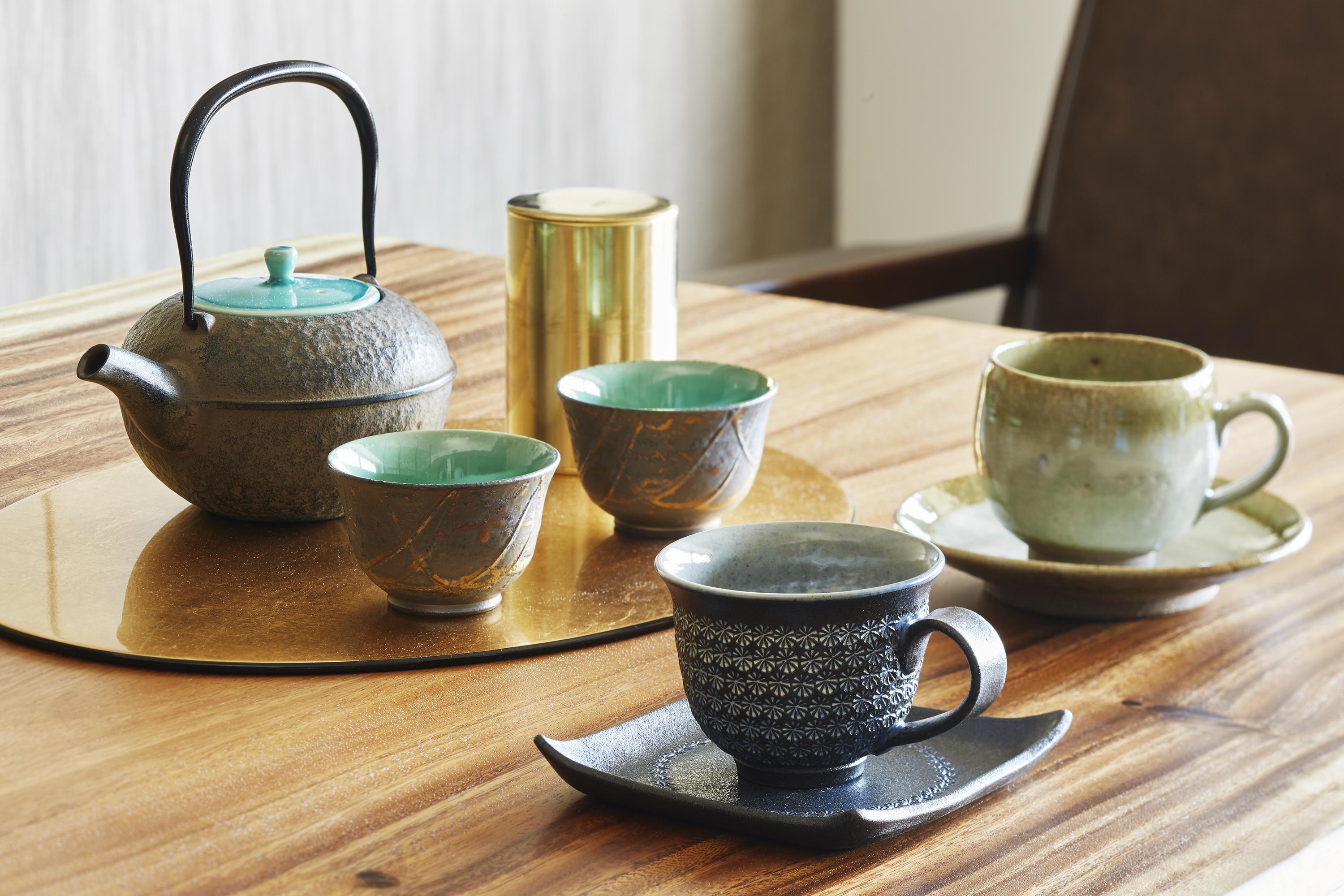 京都祗园塞莱斯廷酒店 外观 照片 A selection of Japanese teaware